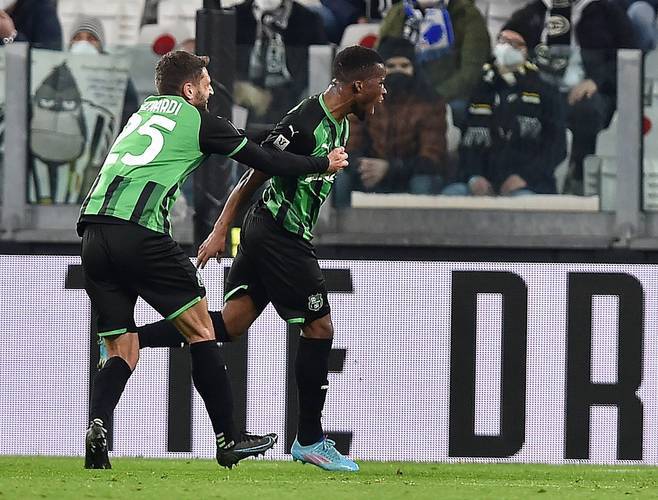 意大利杯赛后再迎强敌，拜仁慕尼黑单刀错失，主帅态度：更衣室稳定，更衣室氛围转暖的简单介绍网站