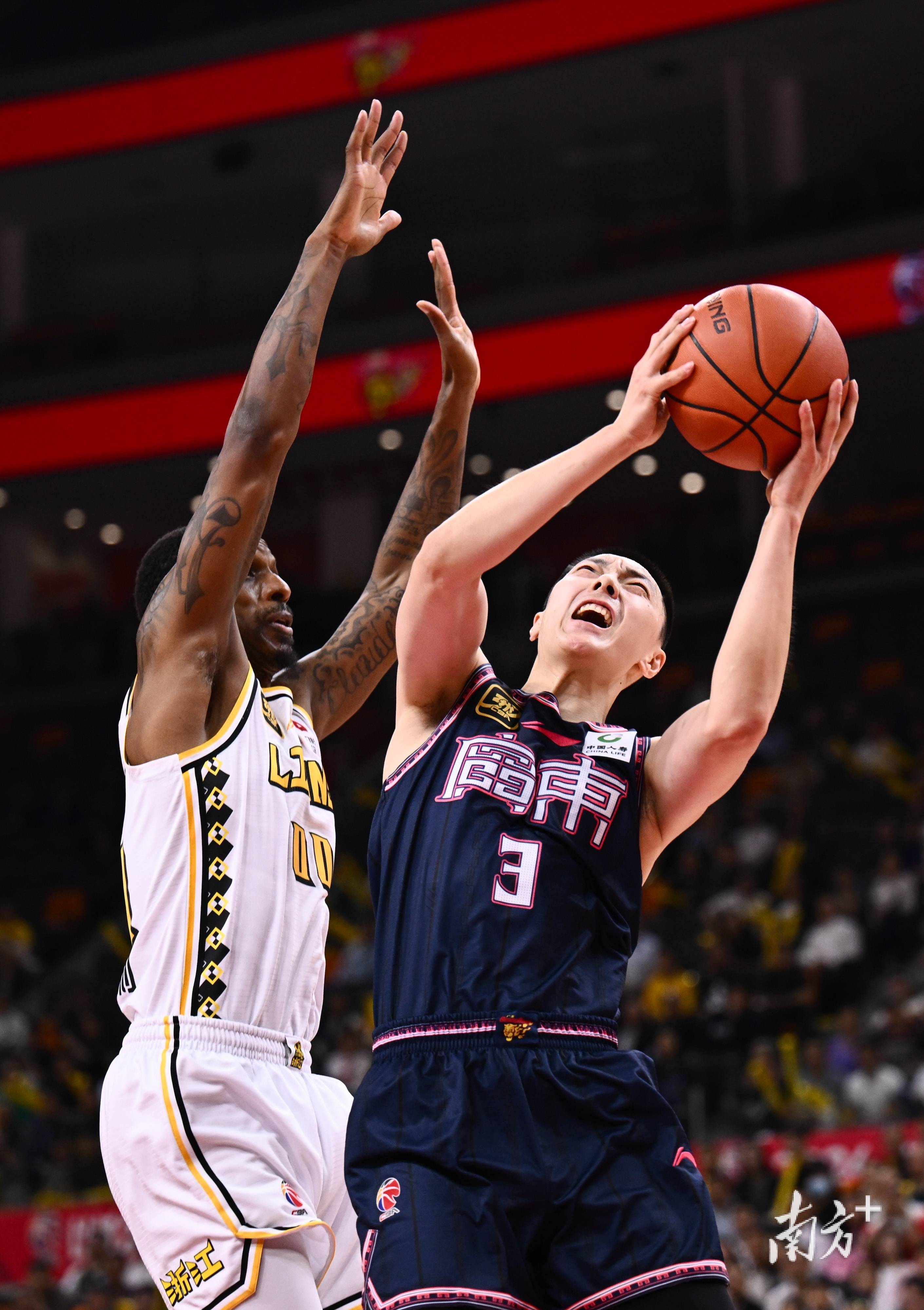 包含费城76人转会期豪取连胜广东宏远赛后回应争议，现场解说直呼：Scout在巴塞罗那比赛中高光表现的词条网站